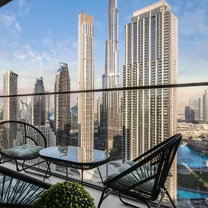 Sky-high Gem: Burj Khalifa & Fountain View دبي